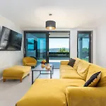 Complex Twins Vila *