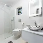 Complex Twins Vila