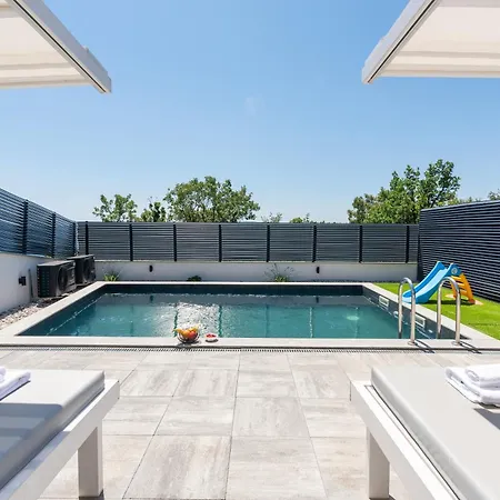 Villa Complex Twins *