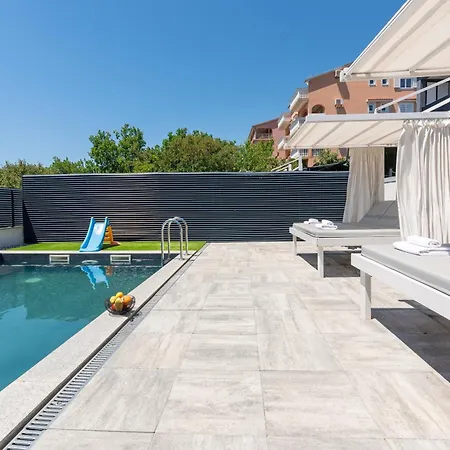 Villa Complex Twins *