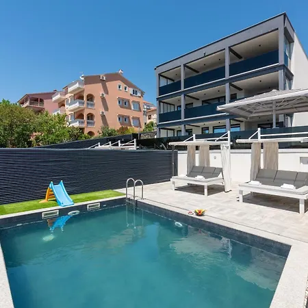 Complex Twins Villa *