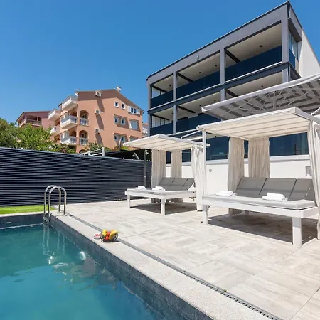 Complex Twins Villa *